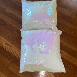 Hometrends 2 Sequin Cushion